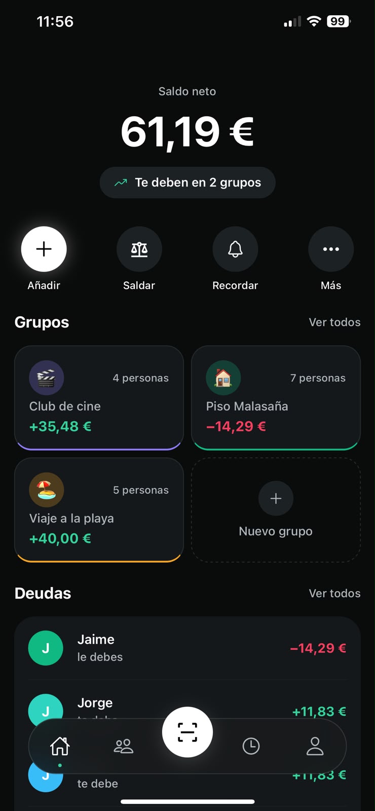 Pantalla de inicio de Krumbs: un saldo neto de 61,19 € a favor, «te deben en 2 grupos», los accesos para añadir, saldar y recordar, y las tarjetas de «Club de cine», «Piso Malasaña» y «Viaje a la playa» con lo que se debe en cada uno.
